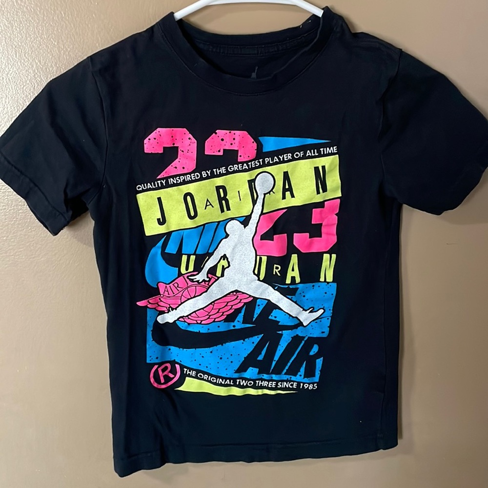 Boys Jordan t-shirt.